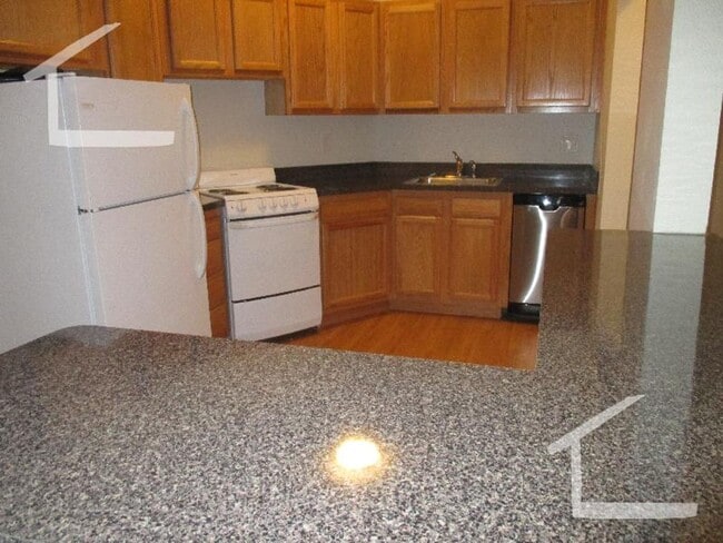 Building Photo - No Brokers Fee, No Security Deposit, Heat ...