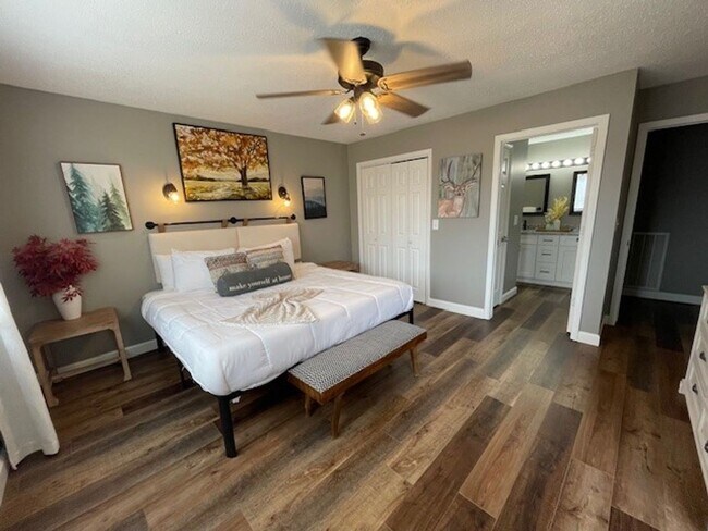 Foto del edificio - Furnished 2 bedroom 2 bath - Garden Level