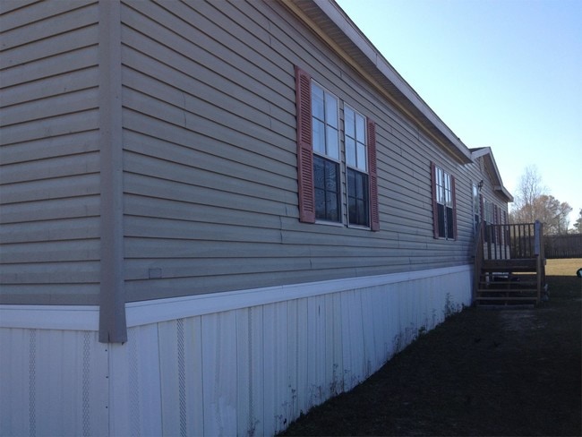 Building Photo - 18181 Robinson Rd