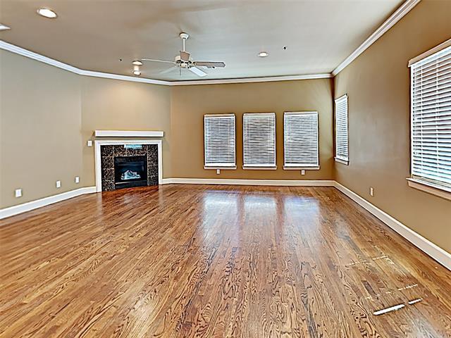 Building Photo - 2821 Parmer Ave
