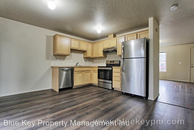 Building Photo - 3 br, 2.5 bath House - 8603 NE 25th Circle