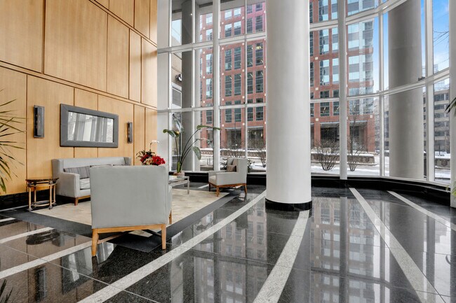 Building Photo - 345 N La Salle Dr