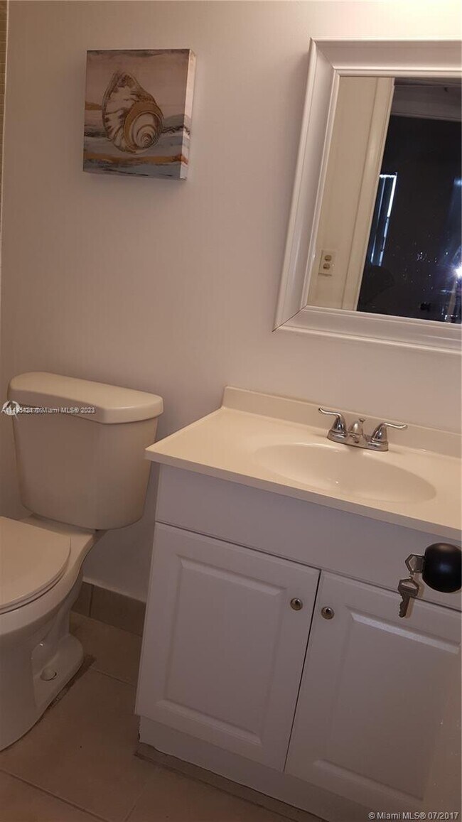 Foto del edificio - 8500 Sunrise Lakes Blvd