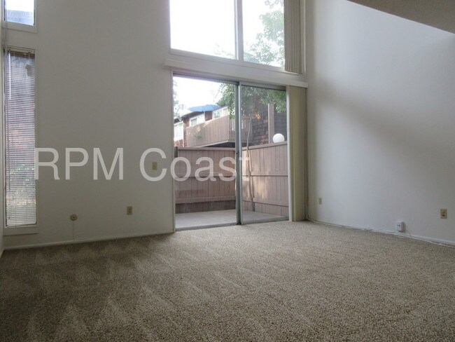 Building Photo - 1096 Cabrillo Park Dr