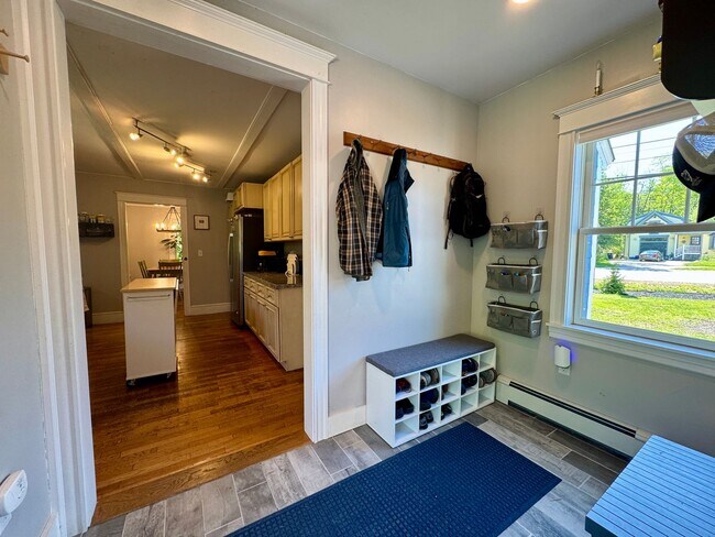 Foto del edificio - $3,900 - 3BD/2BA Single Family Home - Falmouth w/ Heated 2-Car Garage, W/D & Large Backyard! Avai...