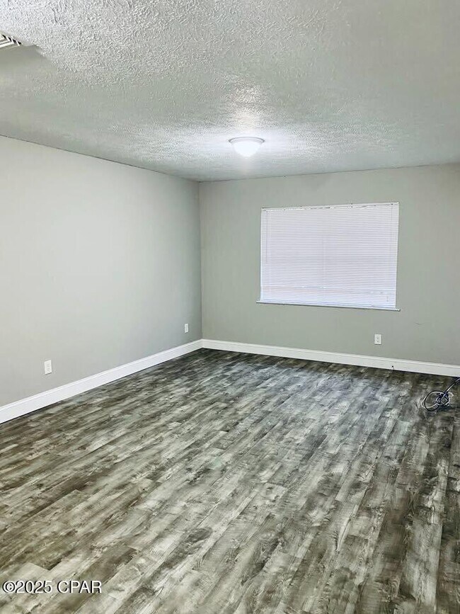 Foto del edificio - 1925 W 27th St