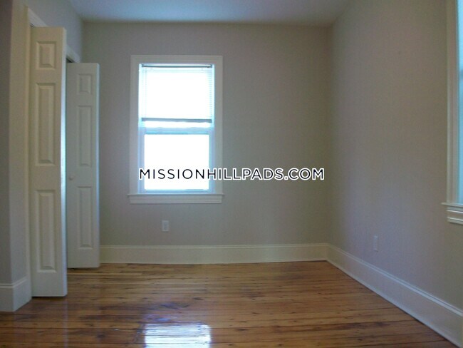 Foto del edificio - 1594 Tremont St
