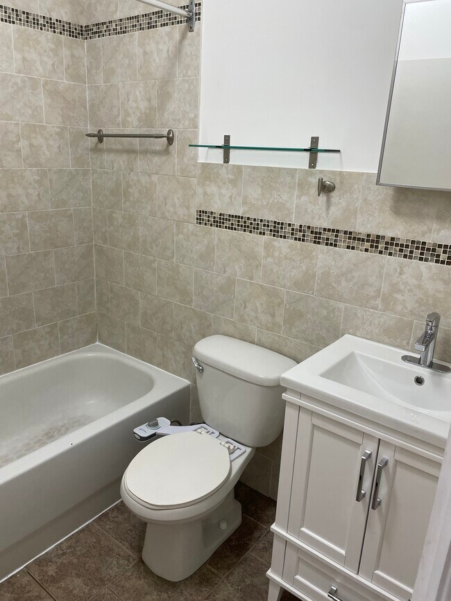 Building Photo - 7225 Rue Durocher