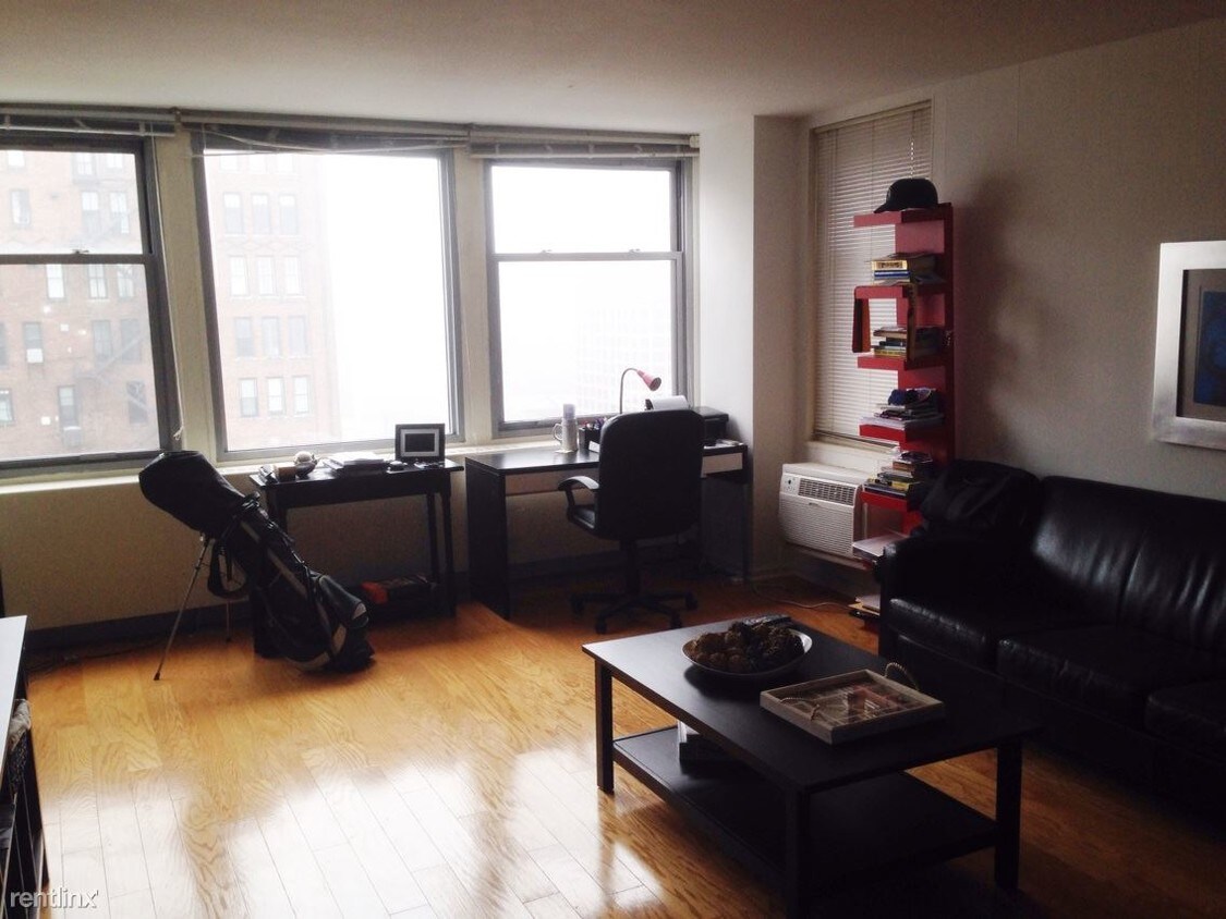 Primary Photo - 30 E Elm St