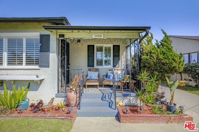 Foto del edificio - 11712 CHRISTOPHER Ave