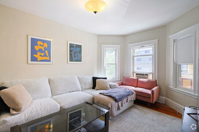 2 habitaciones, 1 baño - 1034 pies cuadrados - Sala de estar - 292 Boston Ave