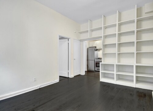 Primary Photo - 77 Charles St