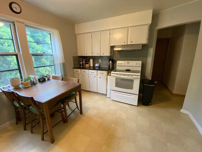 Bright windows - 1041 S 96th St