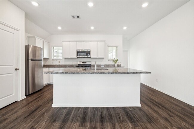 Foto del edificio - 26626 Daylily Grove St