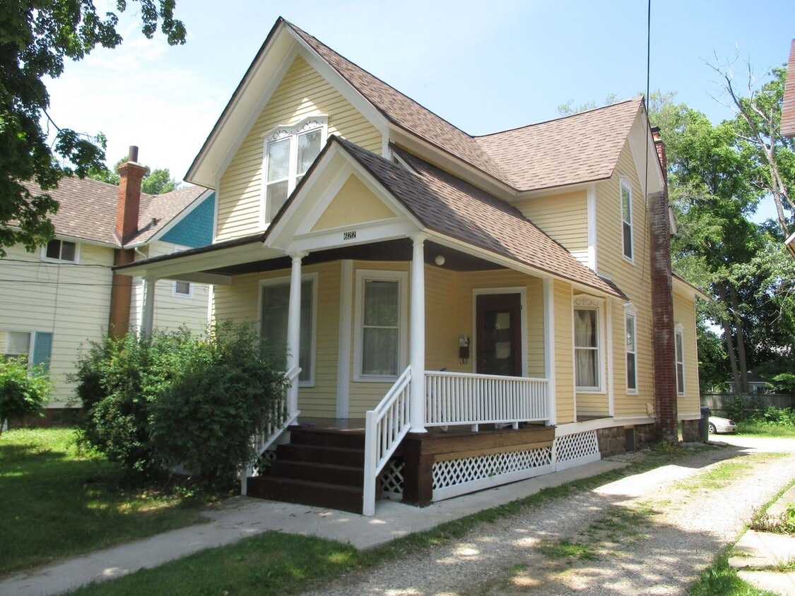 622 Minor Ave Unit 1, Kalamazoo, MI 49008 Room for Rent in Kalamazoo