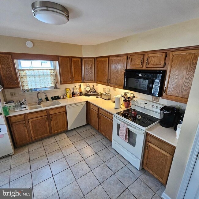Building Photo - 407 Navajo Dr