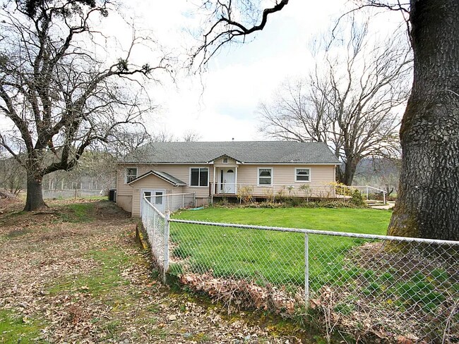 Foto del edificio - 734 Powell Creek Rd