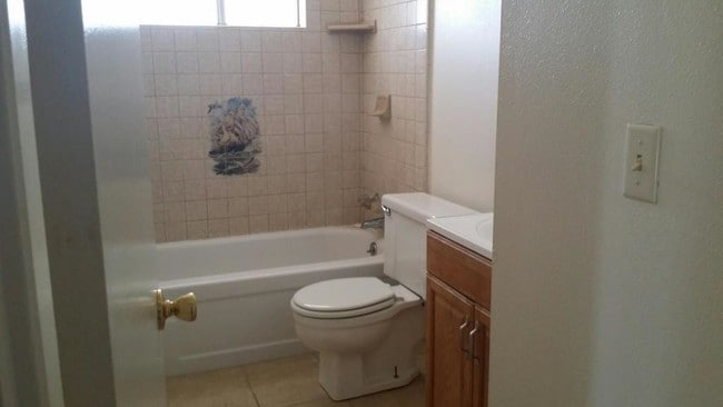 Building Photo - 448 W Burlwood  Ln