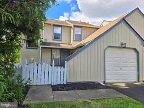 Building Photo - 1722 McNelis Dr