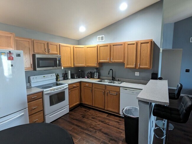Building Photo - 3 Bedroom Condo in Denver