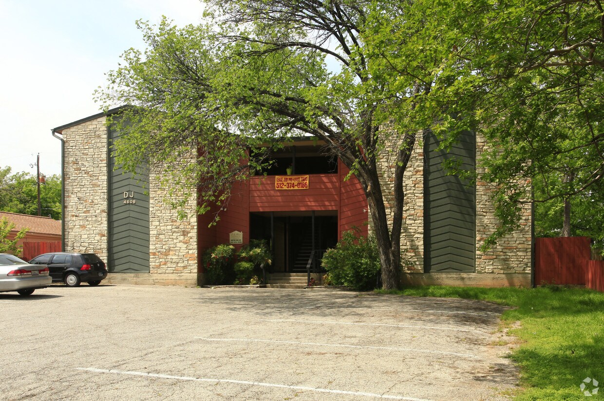 Foto del edificio - 4608 Bennett Ave