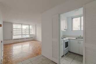 Building Photo - 1975 Maisonneuve Blvd W