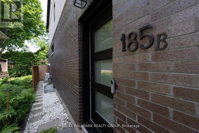 Building Photo - 185 Carleton Ave