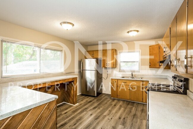 Building Photo - Impressive Home in Indy is a Must See!