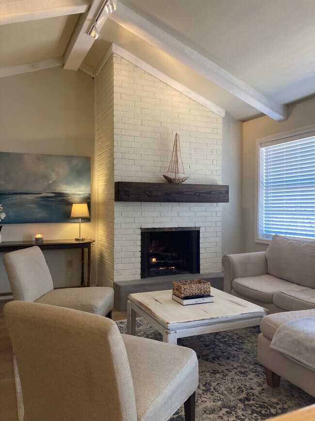 Building Photo - 4505 N Heron Dr