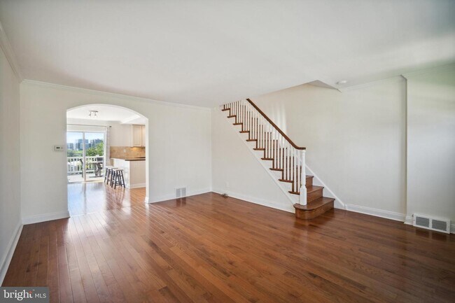 Building Photo - 166 Osborn St