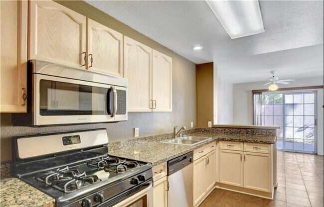 Foto del edificio - LIMITED TIME ONLY! $500 OFF SECOND MONTHS RENT! Inviting home with open layout in a prime Northwe...