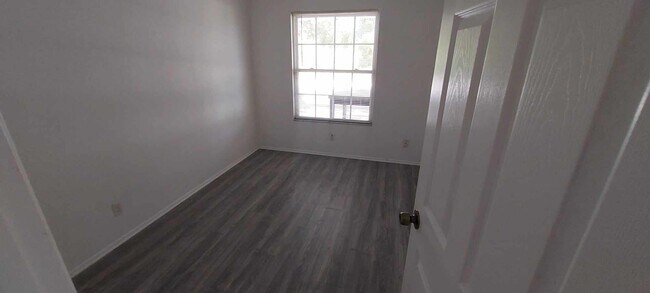 Foto del edificio - 1122 Garibaldi St E