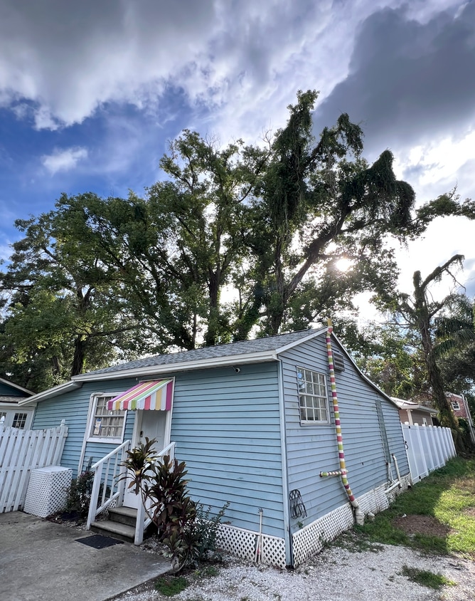Primary Photo - 206 E Hanna Ave