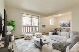 Building Photo - Hyland Manor