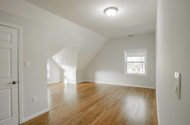 Building Photo - 92 Maple St