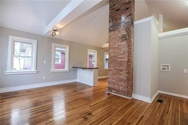 Building Photo - 32 Rowley St