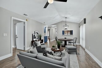 Building Photo - 400 Club Cir