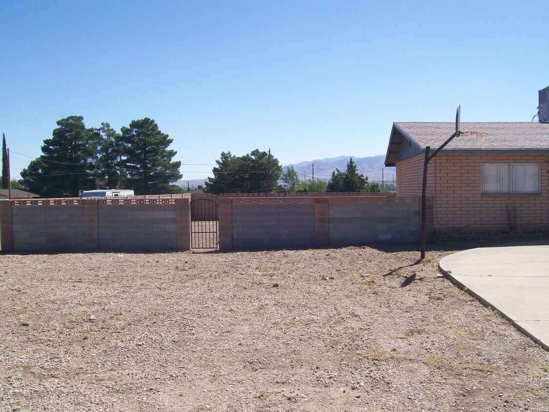 Foto del edificio - 3706 Martingale Dr