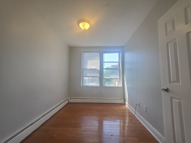 Building Photo - 205 Monticello Ave