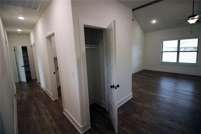 Building Photo - 851 Petit Jean St