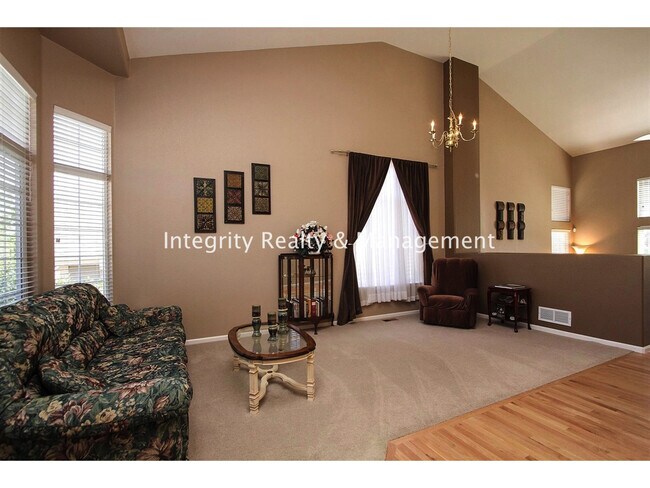 Foto del edificio - 3 Bed/2.5 Bath, 1817 Sqft, Back to Open Space
