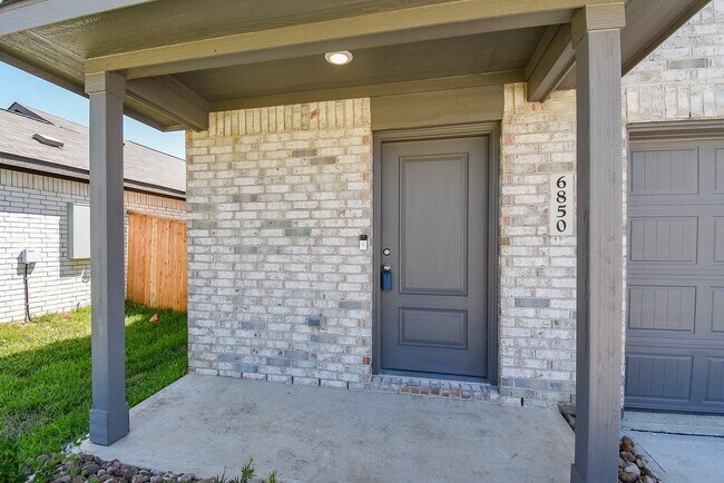 Building Photo - 6850 Flowering Ginger Ln