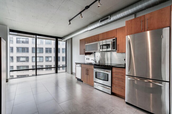 Building Photo - 1133 14th St NW
