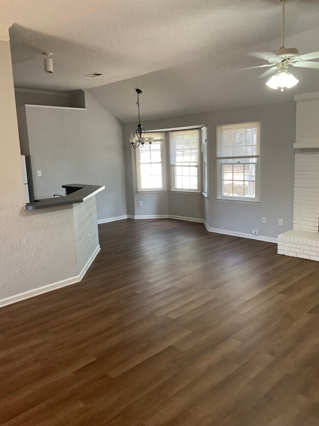 Foto del edificio - 9033 English Saddle Ln