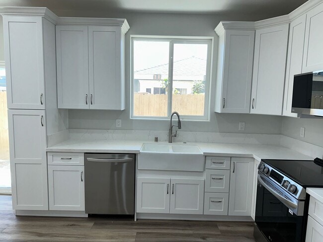 Building Photo - Newly Constructed, Modern 3 Bedroom 2 Bath...