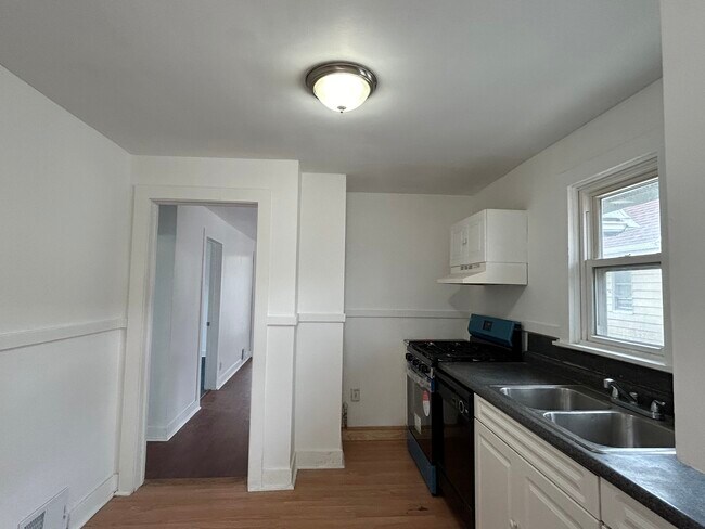 Kitchen 2 - 72 Broome St