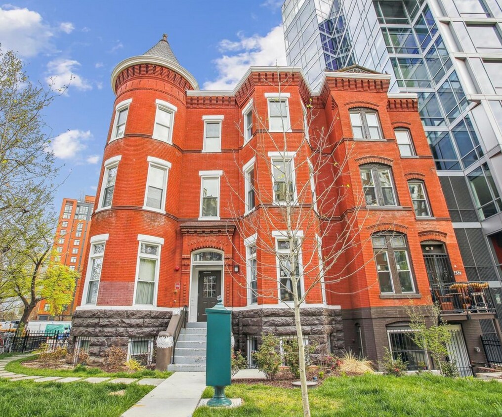 Primary Photo - 459 Massachusetts Ave NW