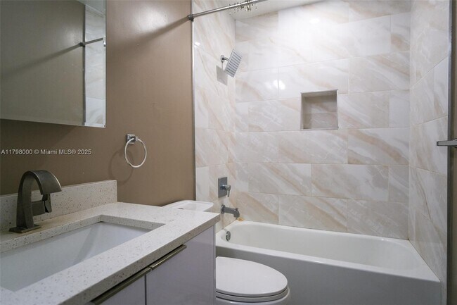 Building Photo - 301 Club Cir