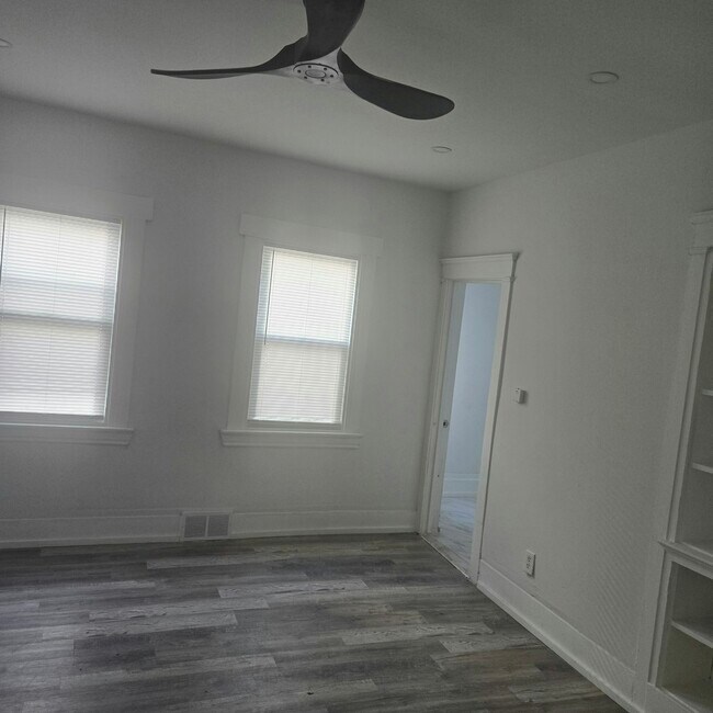 Building Photo - 1443 W 85th St