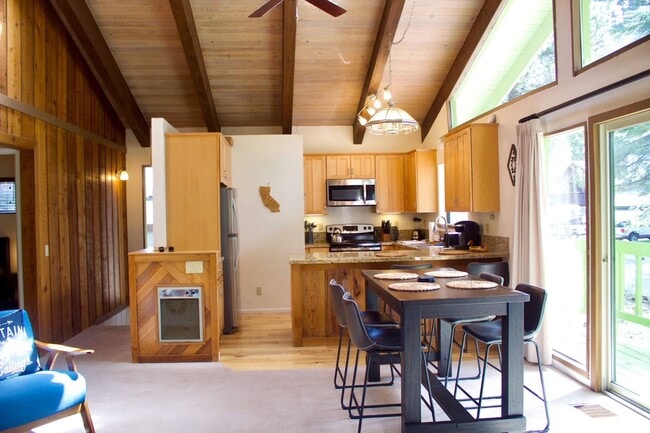 Foto del edificio - Introducing Your Ideal Retreat in a Prime Location!